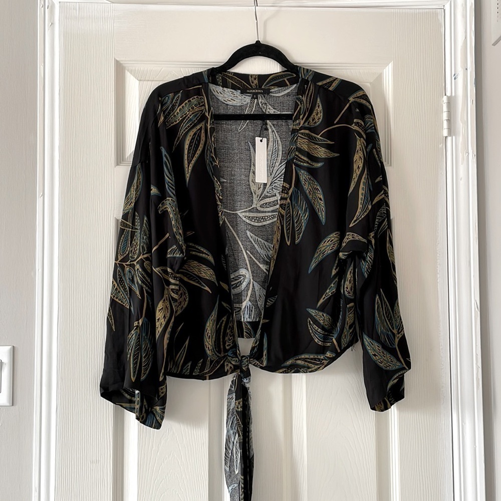 OLIVACEOUS Leaf Pattern Tie Front Bell Sleeve Crop Top Size Small